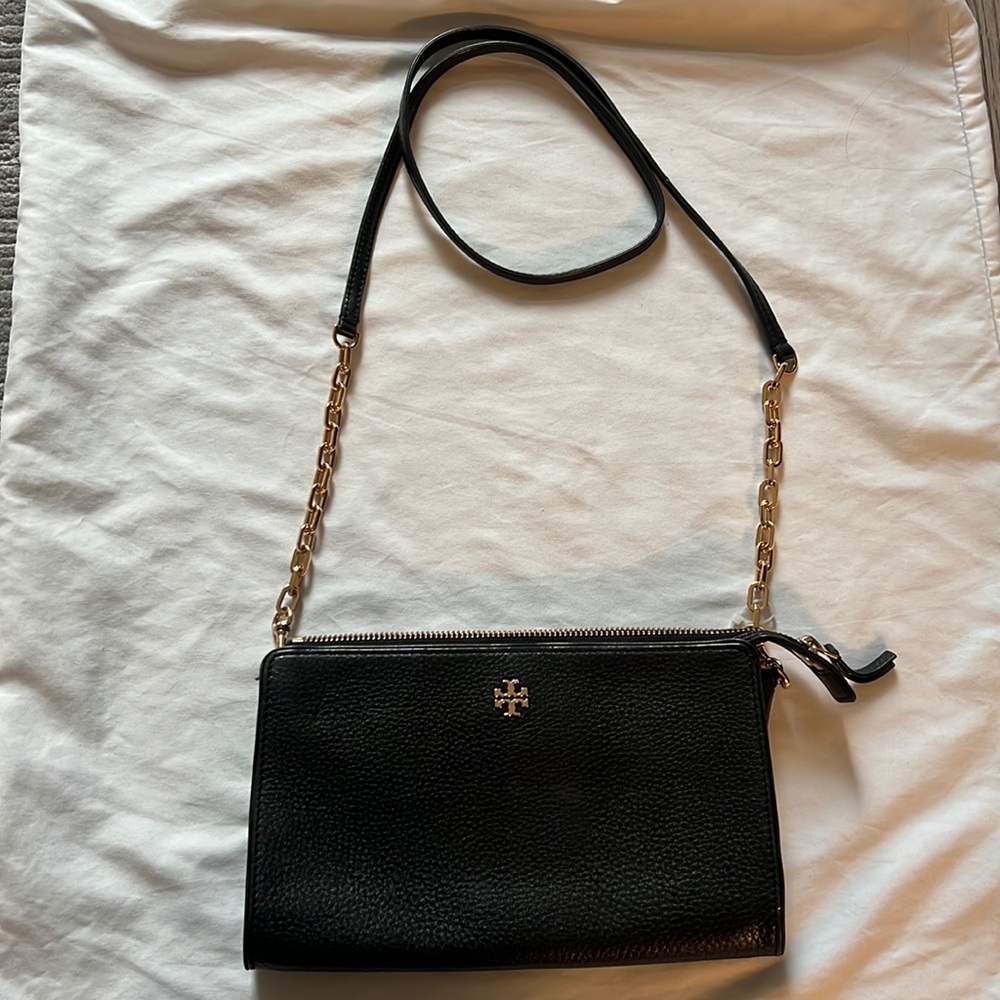 Black Carter Slim Pebbled Leather Crossbody Bag Tory Burch